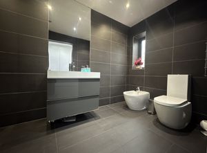 Photo 25- click for photo gallery